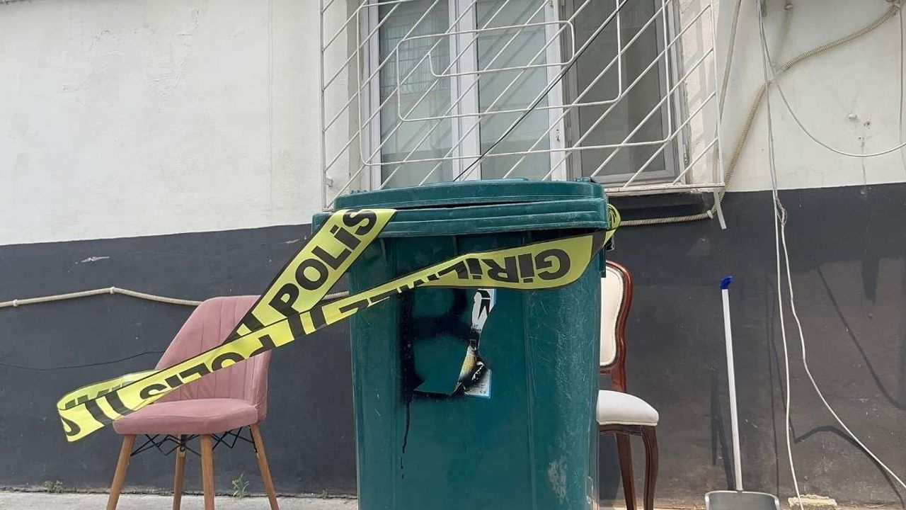 Adana’da eşinin kafasına çekiçle vurup boğazından bıçakladı!