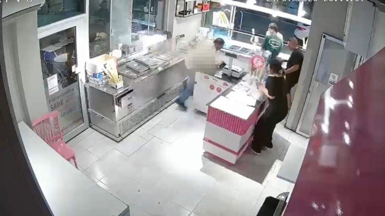 Adana’da dondurmacı cinayetinin görüntüleri ortaya çıktı! Önce telefondaki kişiye el sallayıp sonra ateş etmiş