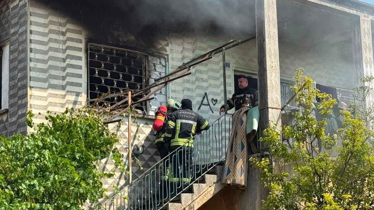 Kayseri Argıncık’ta iki katlı binada yangın çıktı