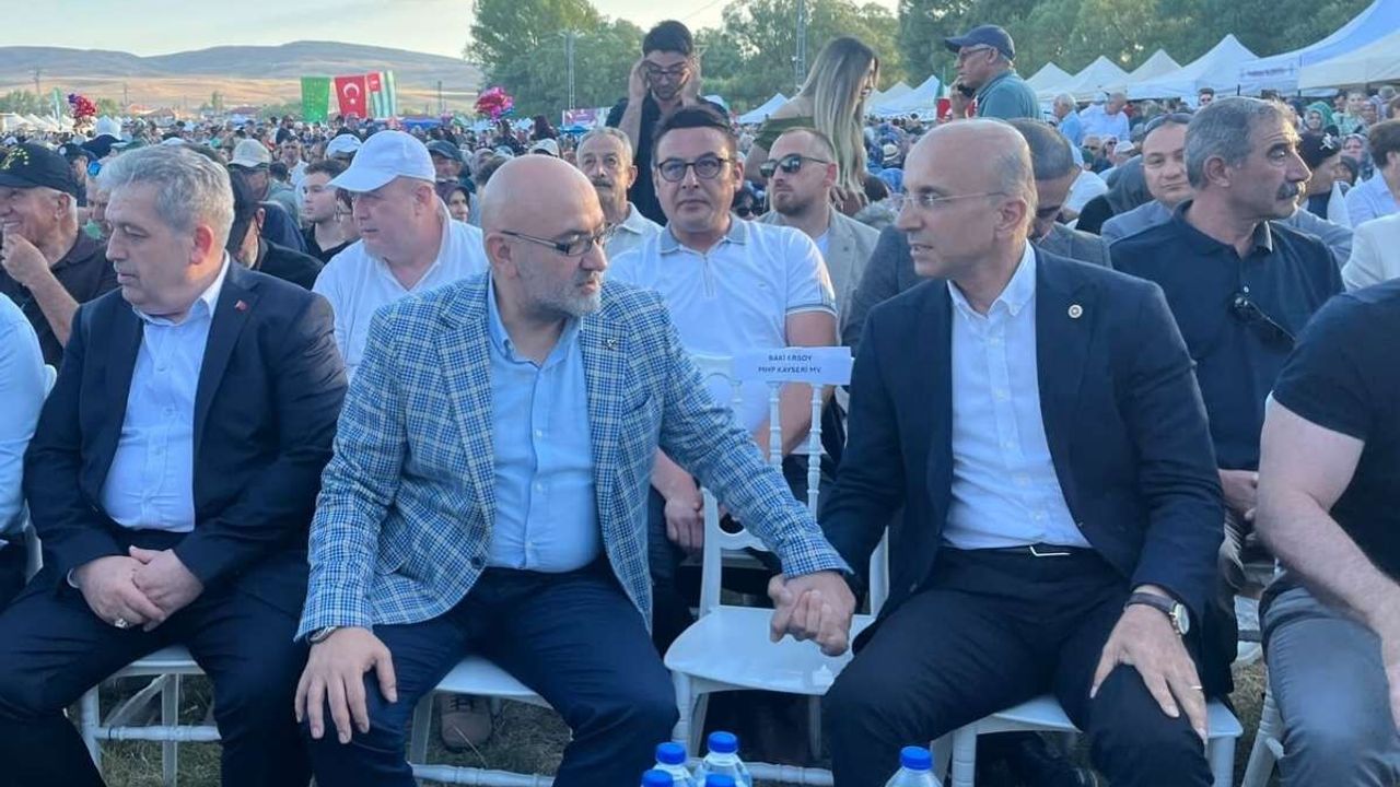 AK Parti ve CHP el ele, kol kola, aynı karede!
