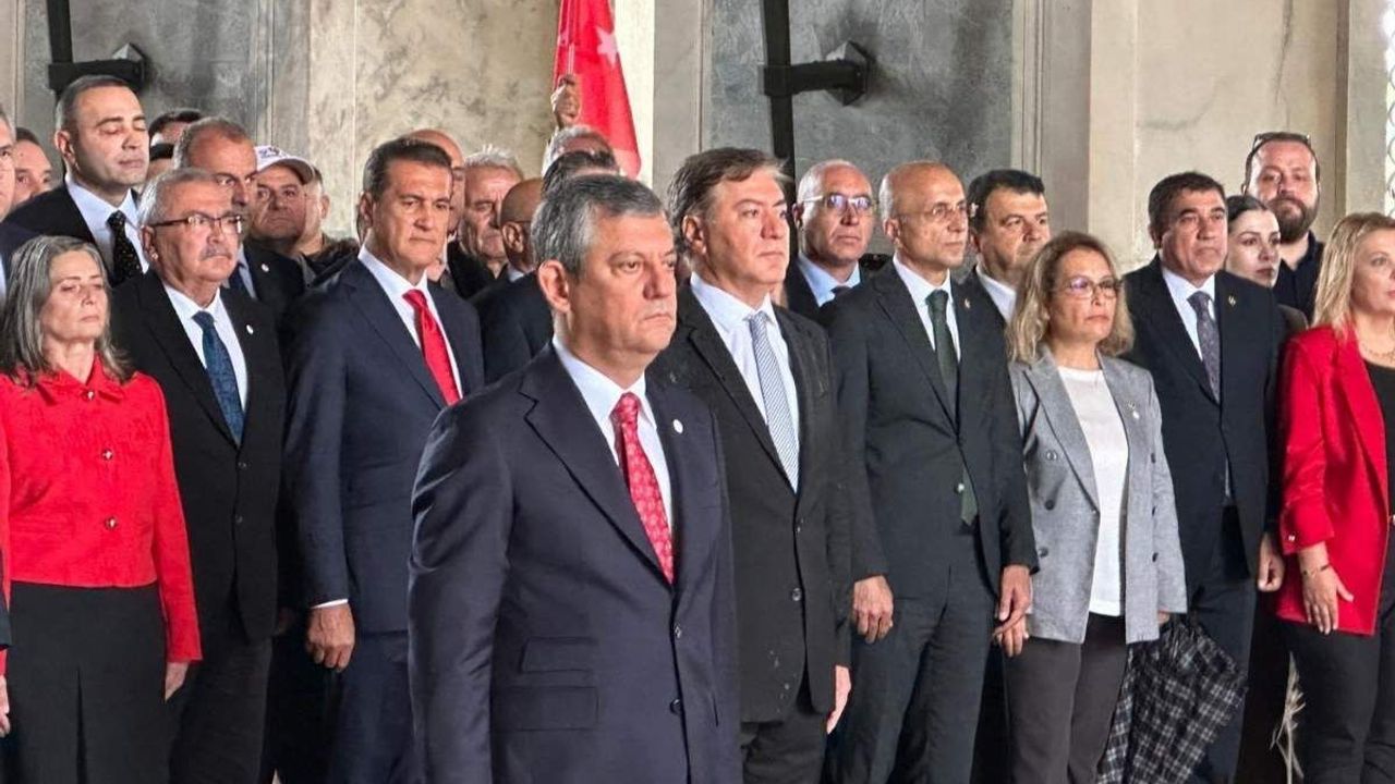 Kayseri Milletvekili Aşkın Genç, Yeni Parti'nin Anıtkabir ziyaretine katıldı