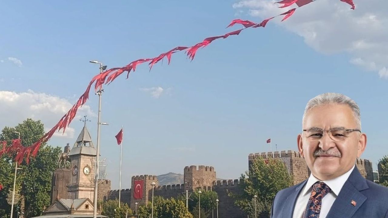 Başkan Büyükkılıç’tan öğrencilere 5 bin lira kırtasiye ve beslenme desteği