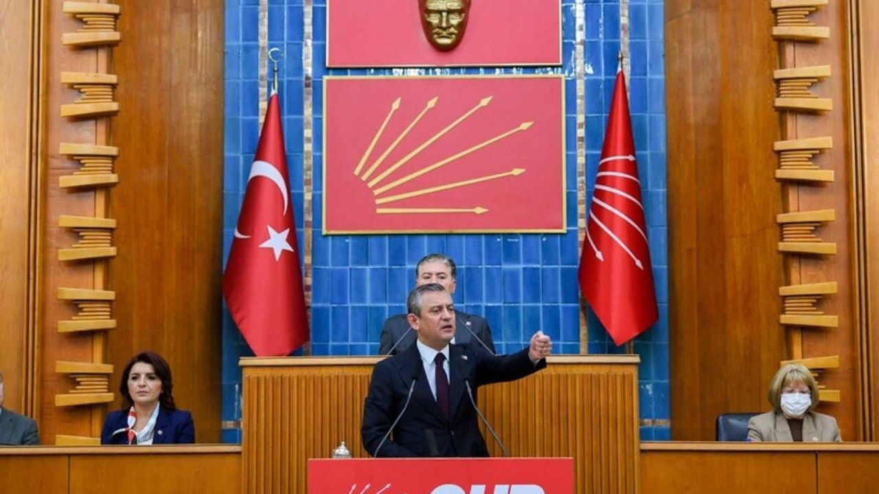 Özgür Özel veda mesajı: Vakti gelmiş bir vedanın hüznüyle kürsüye çıktım