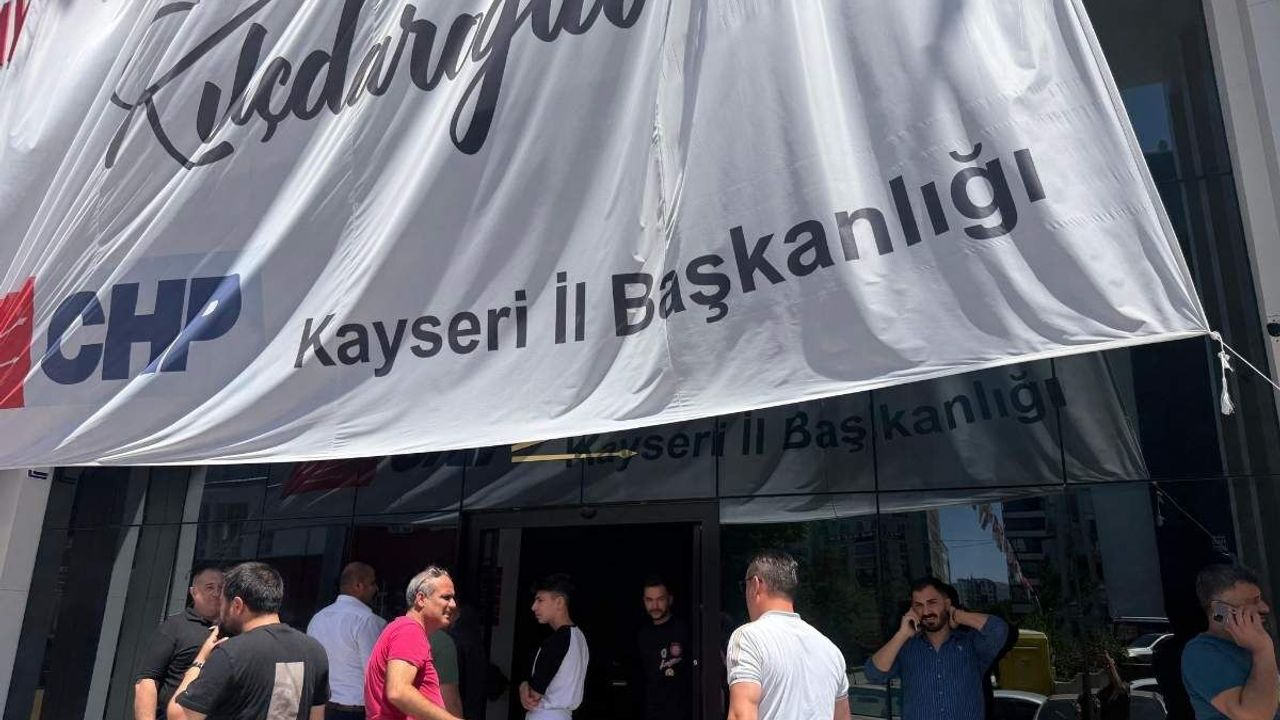 6 ok tepkisi kavgaya dönüştü: Çevik kuvvet araya girdi