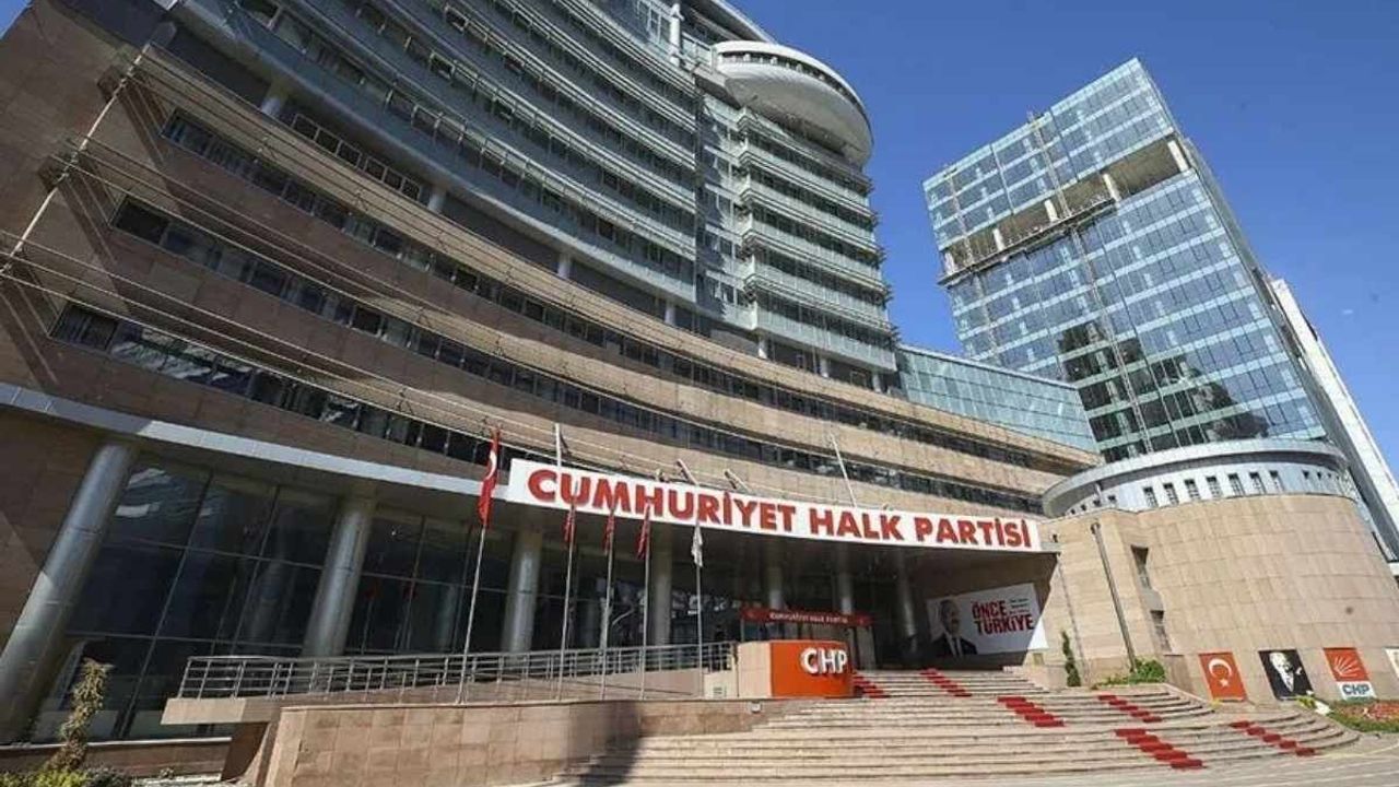 CHP 7 ilçe başkanı ve yönetimini görevden aldı