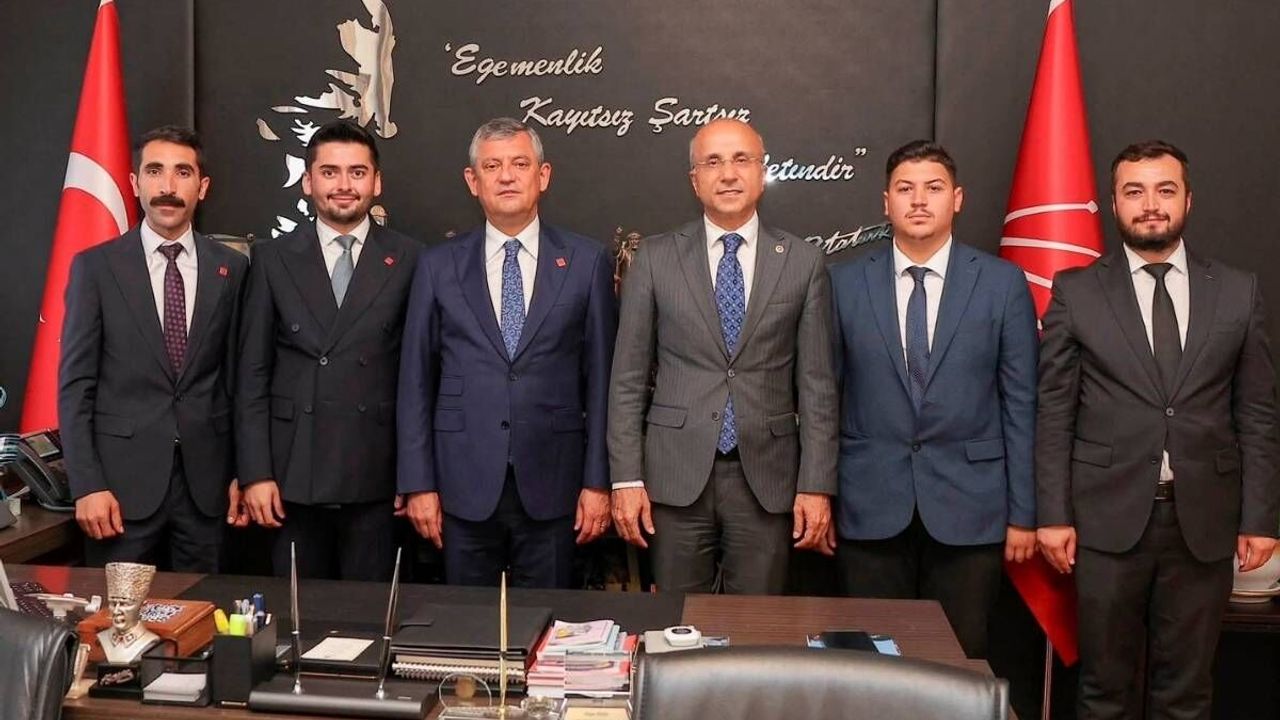 CHP Kayseri’de dikkat çeken buluşma! Gözbaşı, Özgür Özel’in yanında