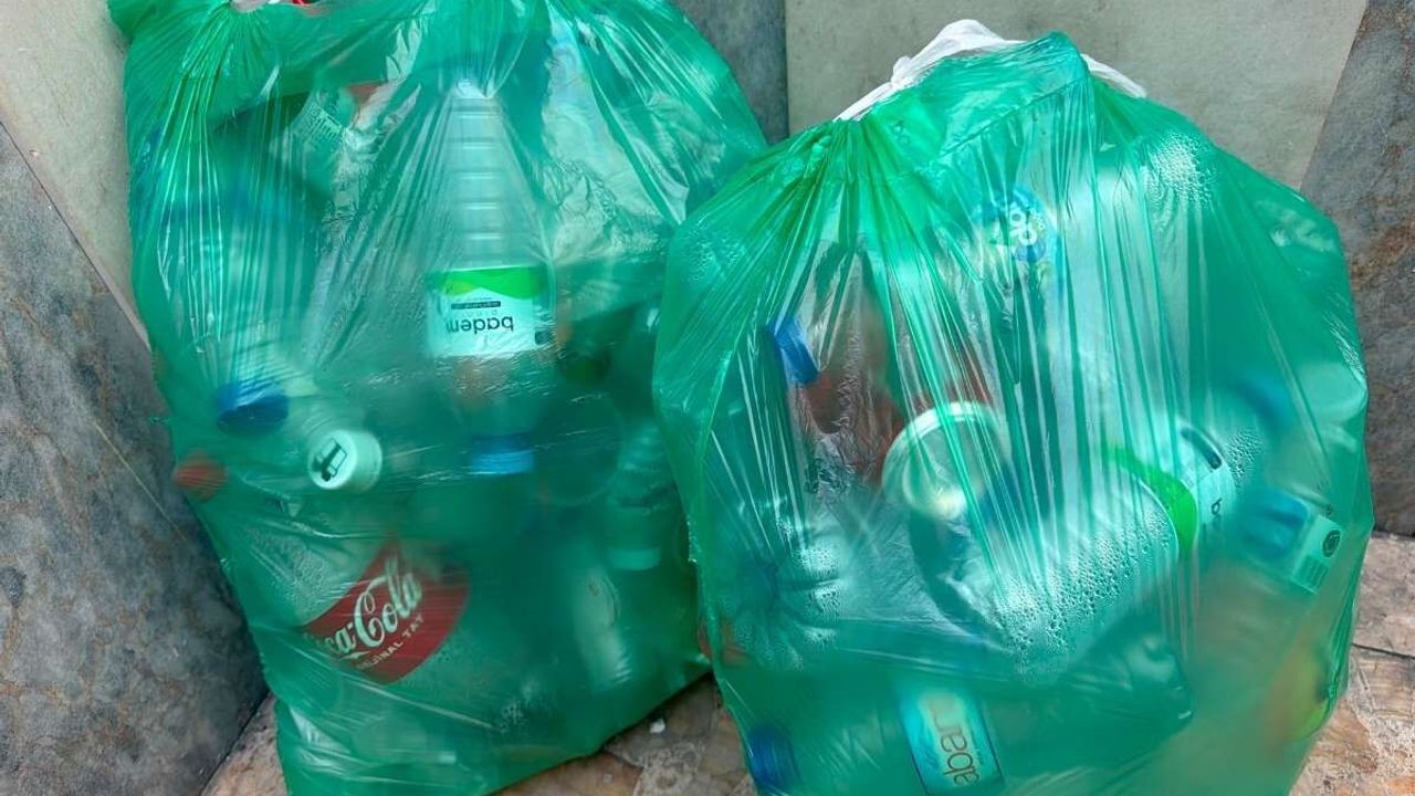 Depozito iade sistemi DOA'dan para kazanmak isteyen Kayserili vatandaşlar, binaların depolarını şişelerle doldurdu