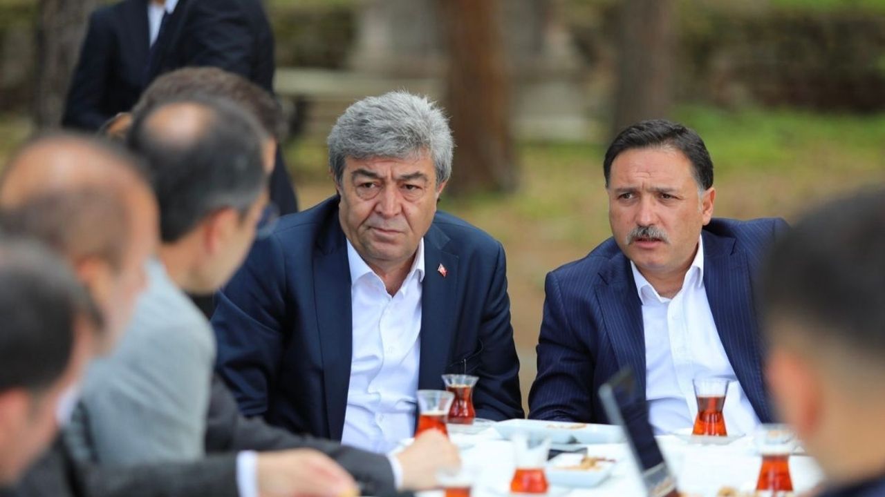 Vali Gökmen Çiçek ve Dursun Ataş’tan Pınarbaşı mesaisi