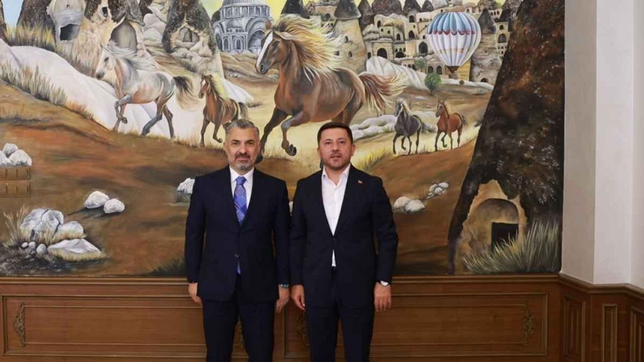Eski RTÜK Başkanı AK Parti’ye geçen Rasim Arı ile bir araya geldi!