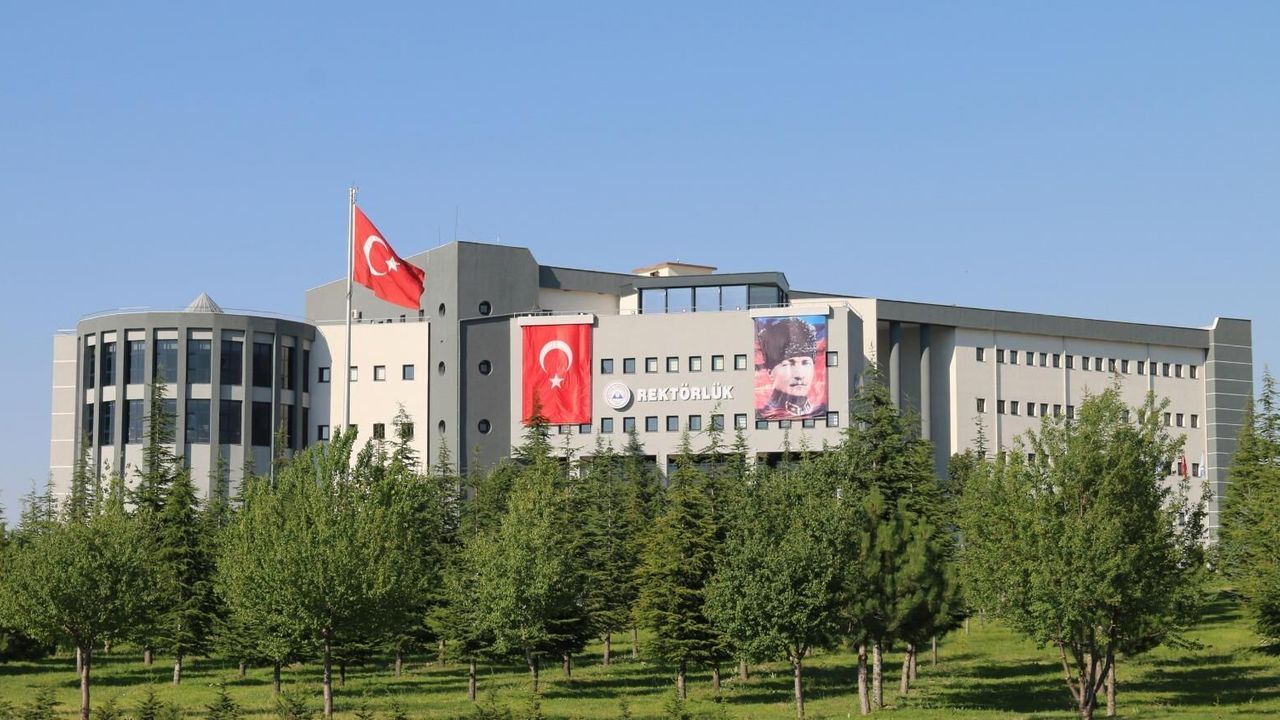 Erciyes Üniversitesi’nde Rektörlük yarışı başladı!