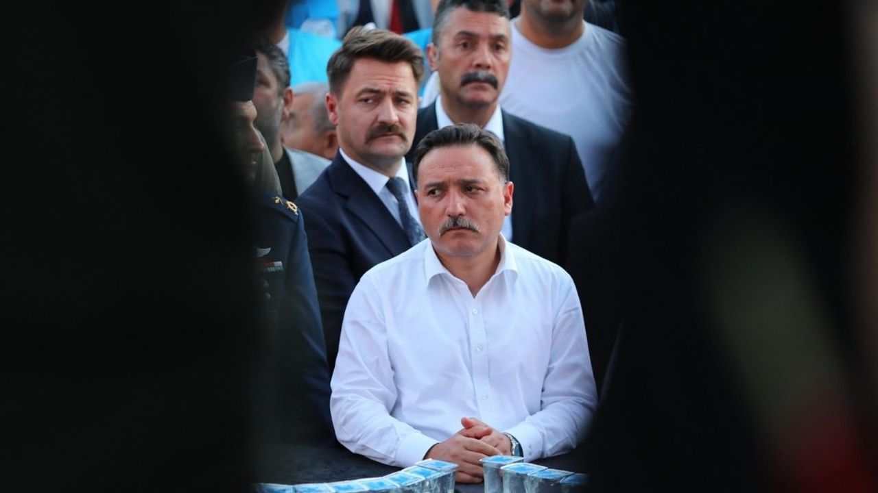 Gökmen Çiçek'i tanıyamadı! Deprem bölgesindeki o görüntü gündem oldu