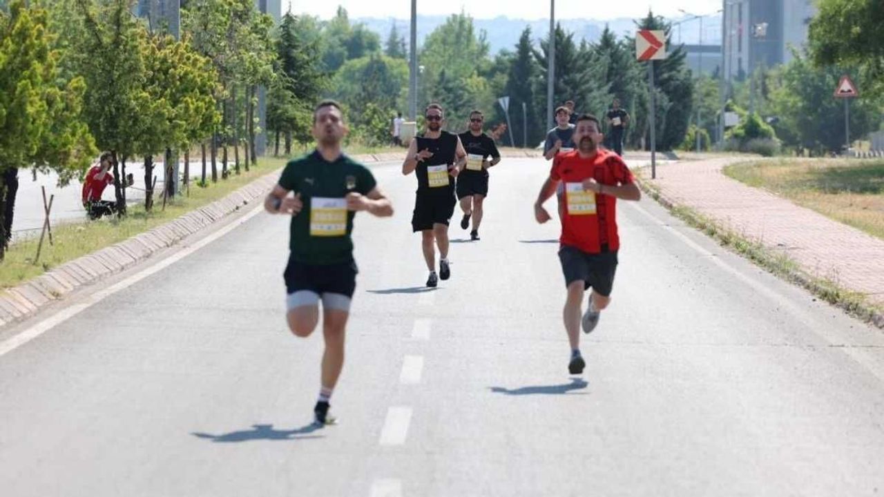 Kayseri’de 7’den 70’e herkes demokrasi koşusunda buluştu!