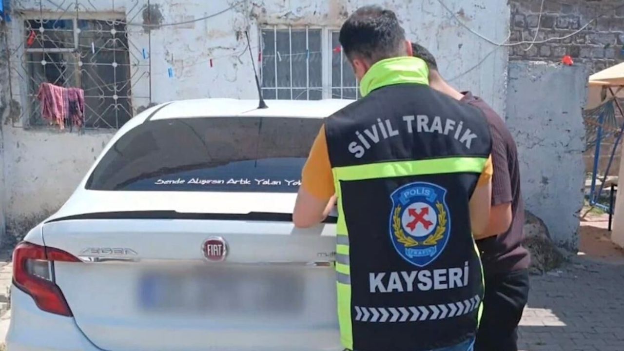 Kayseri’de araçtan inerek otomobili tekmeleyen sürücüye 180 bin TL ceza!
