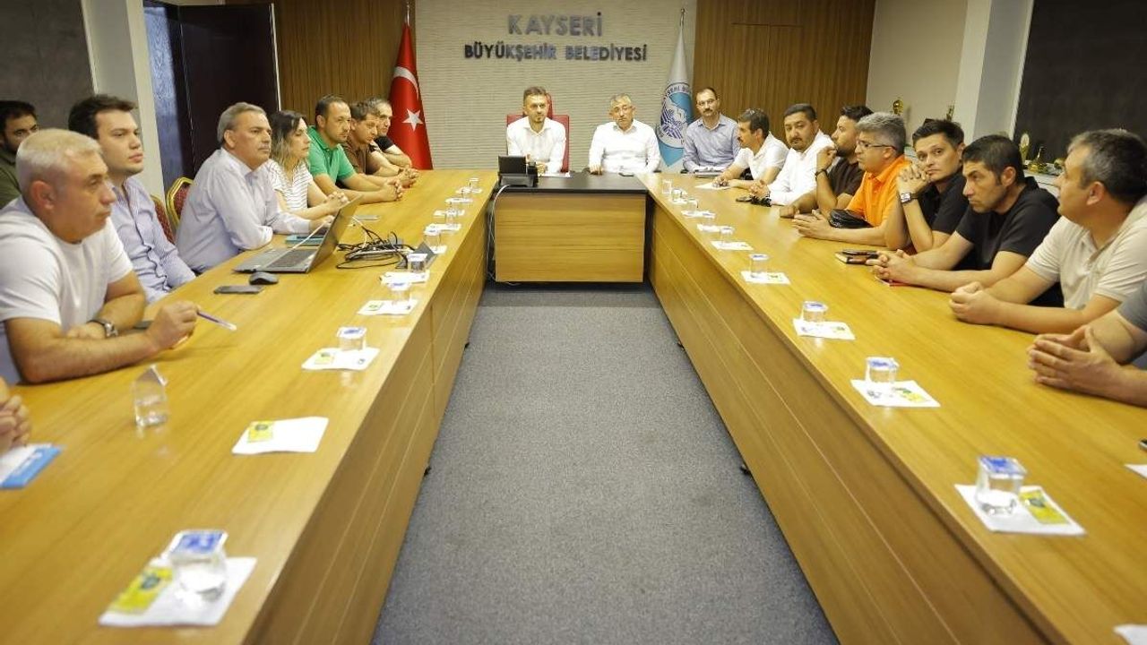 Kayseri Büyükşehir’den 16 ilçeye dijital altyapı desteği