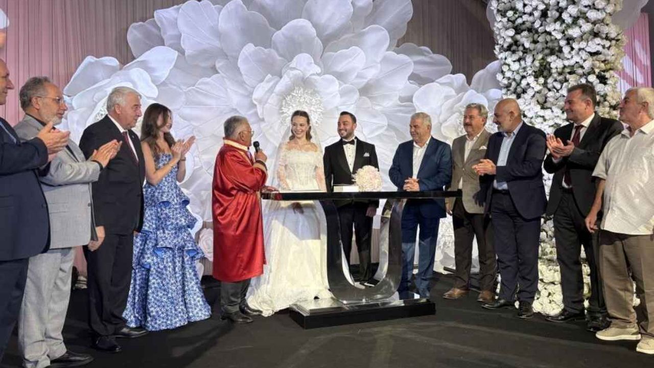 Kayseri protokolünü buluşturan görkemli düğün! Ali Çamlı nikâh şahidi oldu