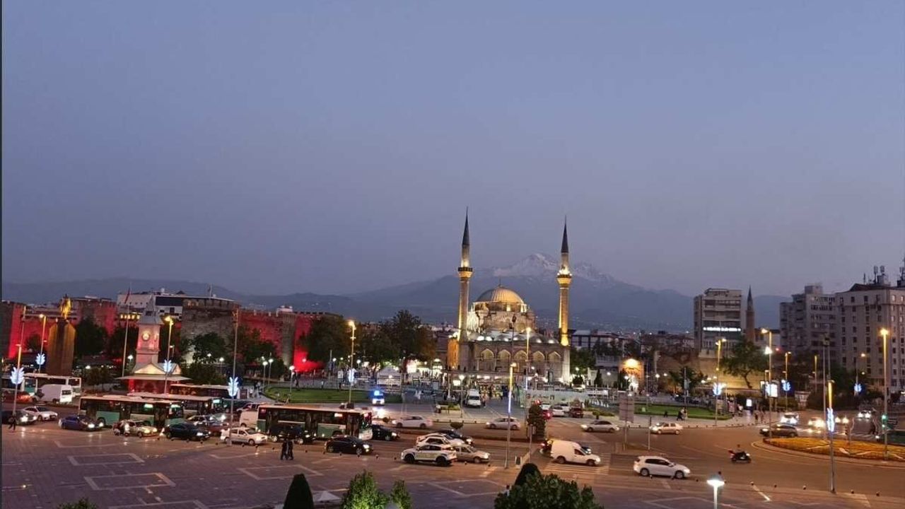 Kayseri’de sıcaklara yağmur molası! Hafta sonu kuvvetli sağanak geliyor