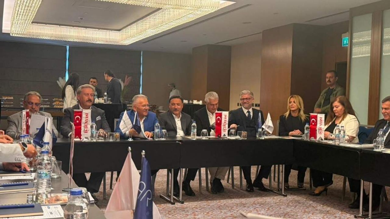 Kayseri’de ekonomiye yön veren isimler Zirve'de buluştu