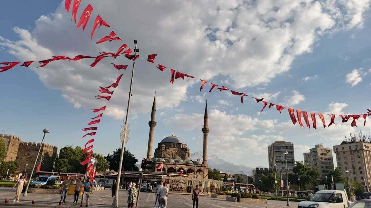 Kayseri'de hava bir anda değişecek! Meteoroloji tarih verdi, sağanak geliyor