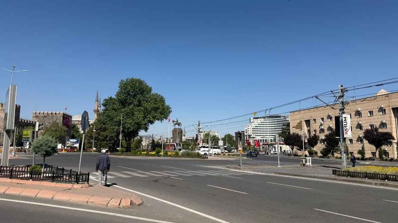 Kayseri’nin işlek caddesi cuma gününe kadar araç trafiğine kapatıldı!