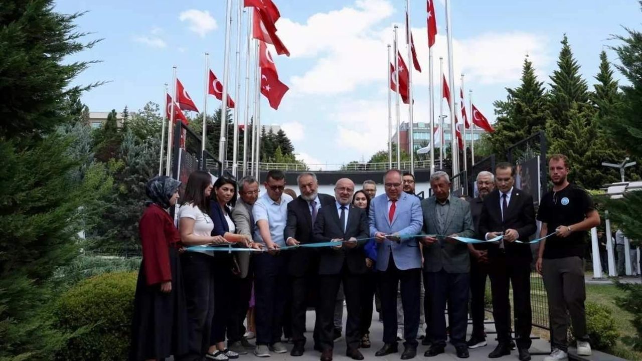 Kayseri Üniversitesi’nde 15 temmuz töreni ve fotoğraf sergisi düzenlendi