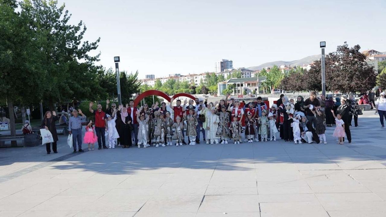Kırşehir’de,Kayseri Vakıflar Bölge Müdürlüğü'nden 24 çocuğa sünnet şöleni
