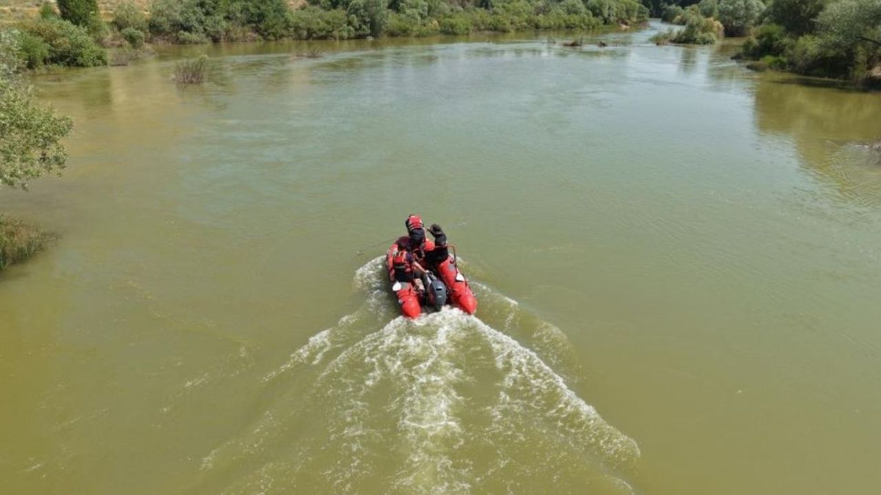Özvatan’da Kızılırmak Nehrine düşen çocuğunu kurtarmaya çalışan babanın aranması devam ediyor