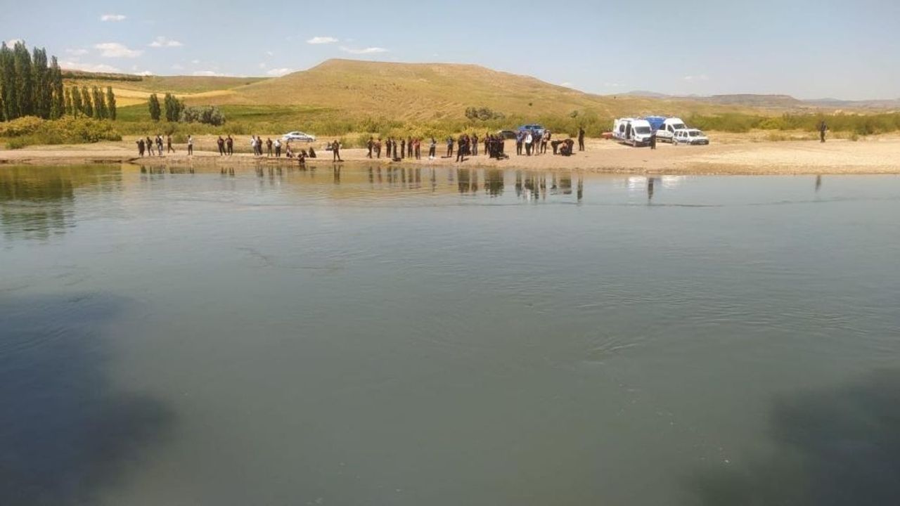 Kızılırmak’a giren 3 kişi boğuldu: 1 kişi öldü, 1 kişi de kayıp!