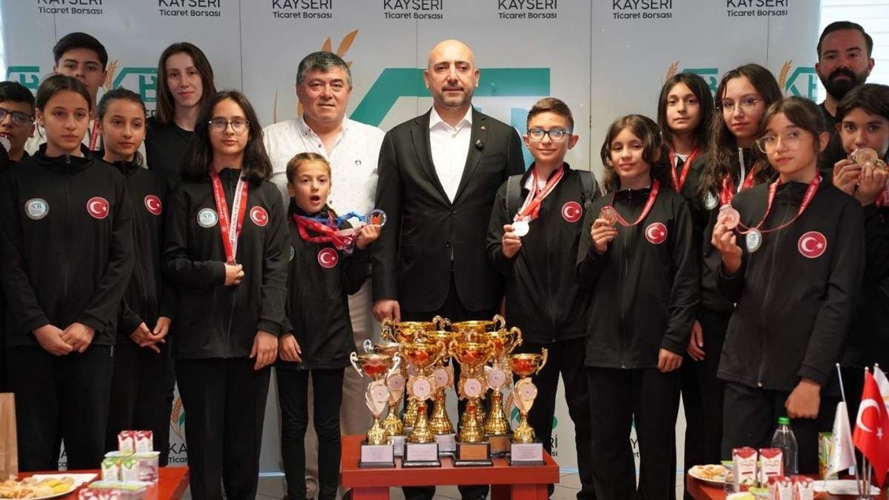 KTB ERVA Spor Okulu sporcularından Başkan Recep Bağlamış'a ziyaret