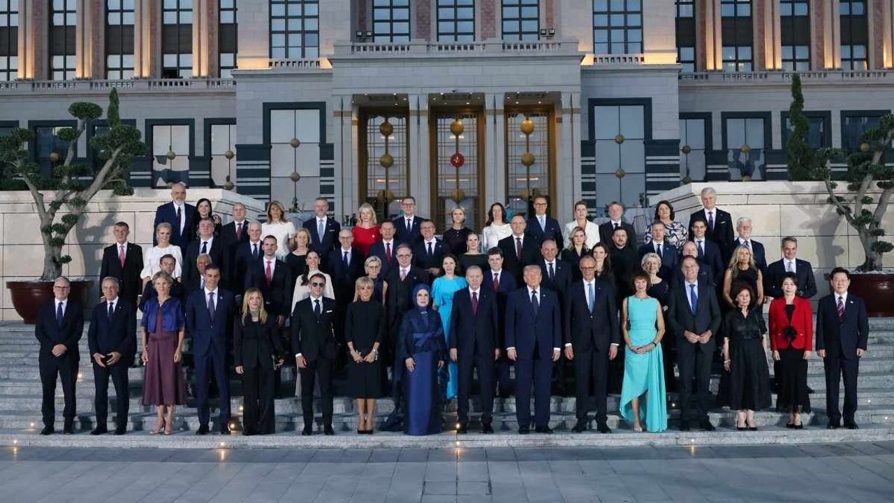 Erdoğan'dan NATO liderlerine isimlerine özel Revolver hediyesi: Starmer silahı İngiltere'ye götüremedi