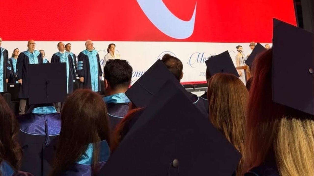 Sabancı ailesinde mezuniyet sevinci! Nazlı Sabancı diplomasını aldı