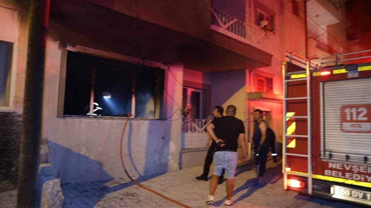 Nevşehir’de önce ağabeyini bıçakla kovaladı sonra evini ateşe verdi