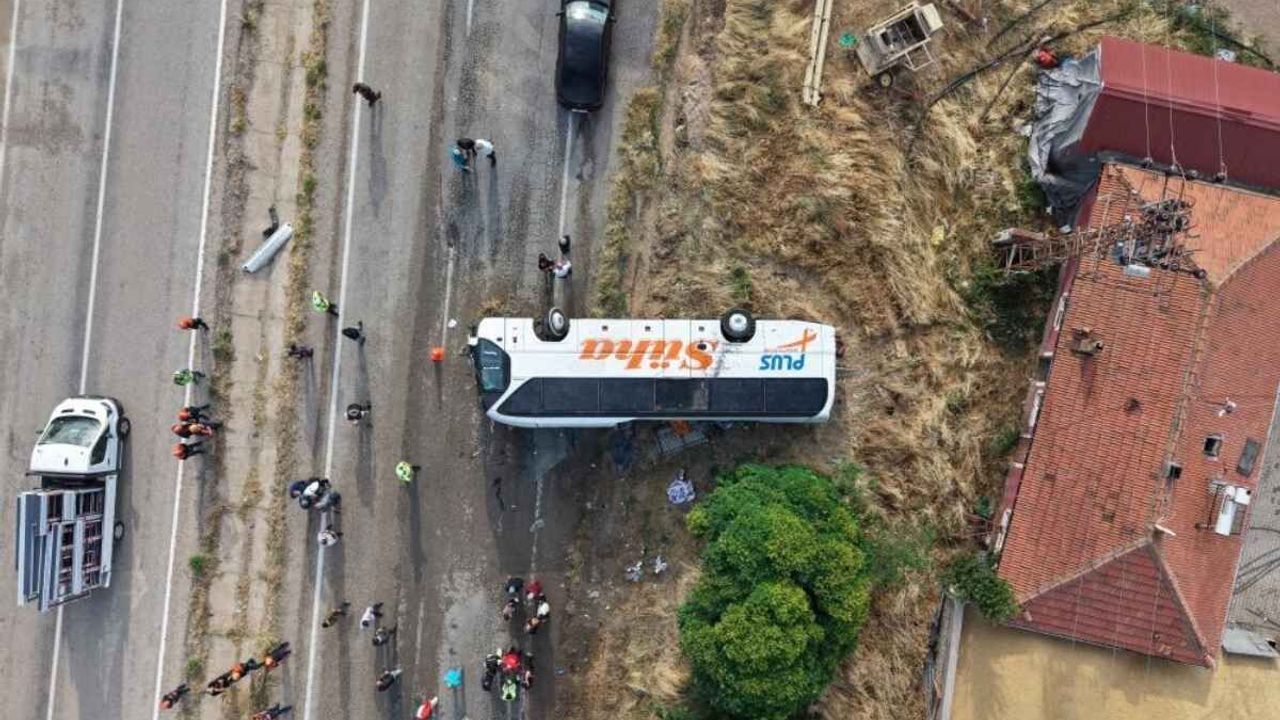 Kayseri istikametindeki yolcu otobüsü devrildi: 1 ölü, 41 yaralı