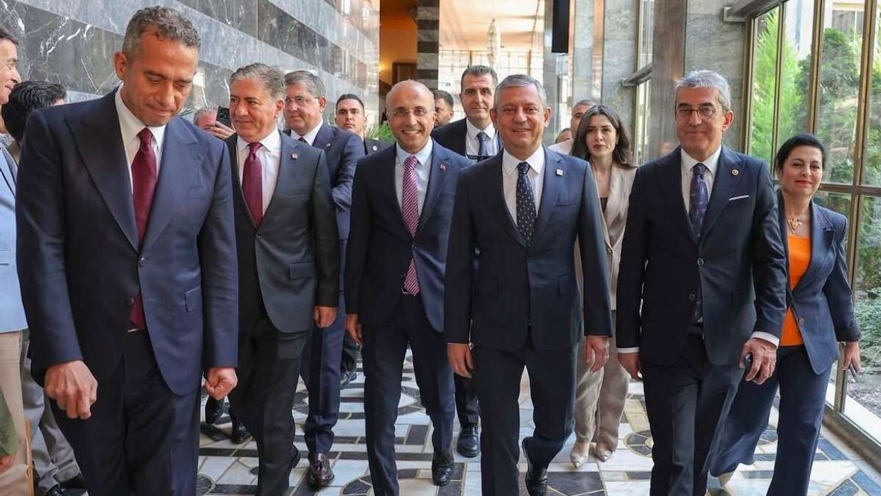 Özgür Özel’in yeni parti açıklamasına Aşkın Genç’ten destek