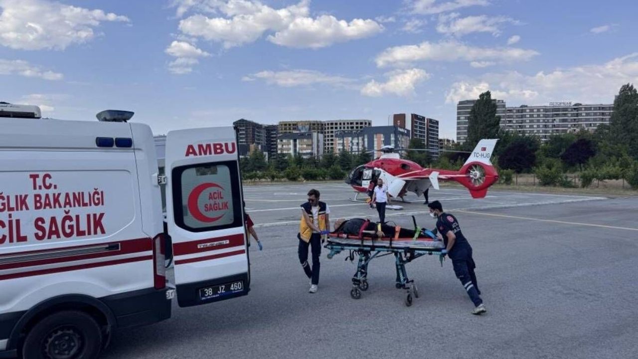 Pınarbaşı'nda beyin kanaması geçiren hasta helikopterle sevk edildi