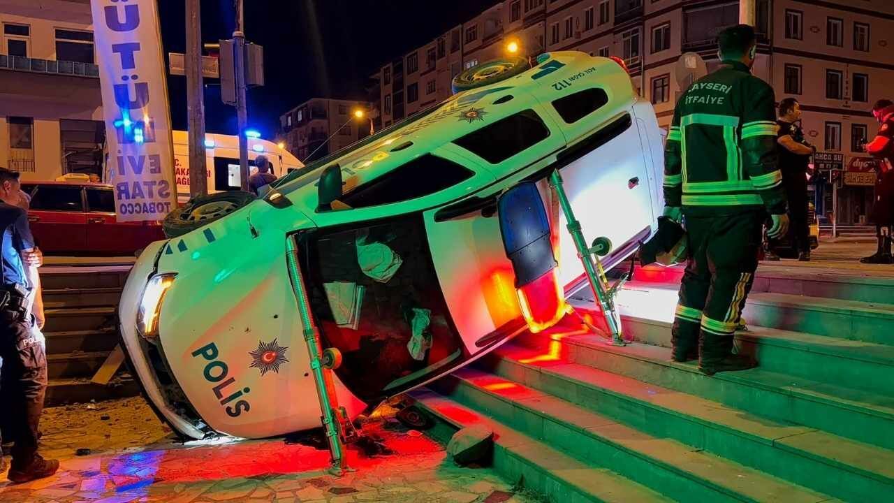 Kayseri'de otomobil ile polis aracı çarpıştı
