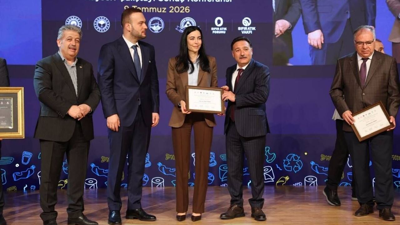 Sıfır Atık Konferansı'nda Kayseri Büyükşehir Belediyesi'ne plaket verildi