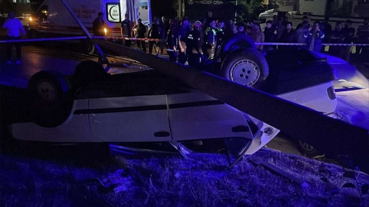 İki otomobil çarpıştı: Takla atan araçta 2'si çocuk 5 yaralı