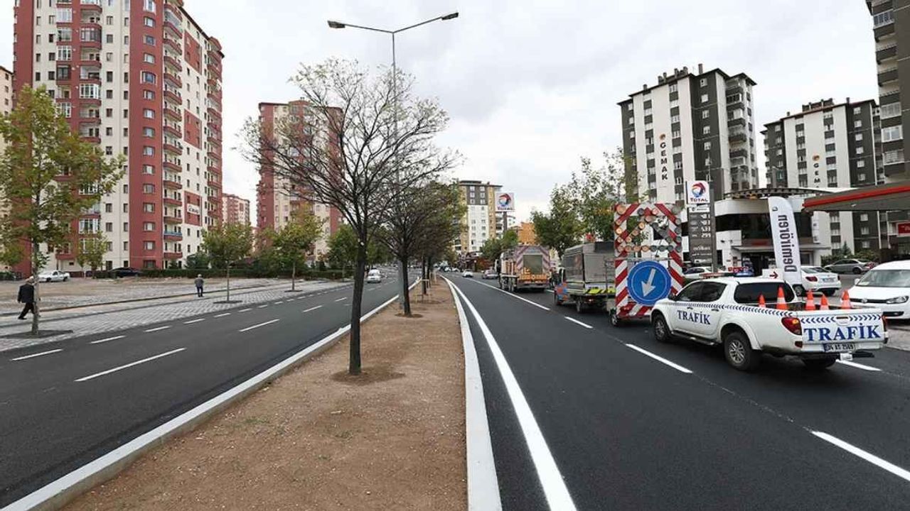 Talas'ın işlek caddesi trafiğe kapatıldı!