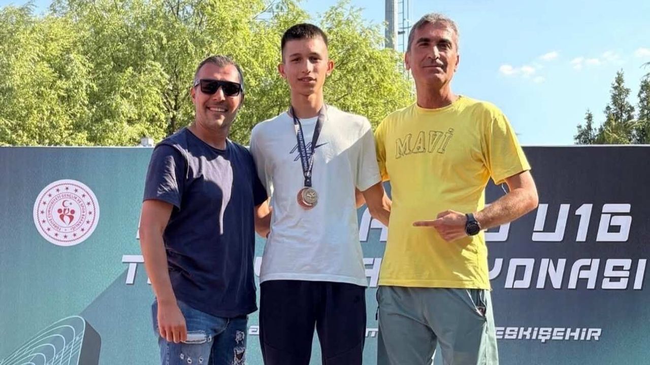 Kayserili sporcu yüksek atlamada Türkiye şampiyonu oldu