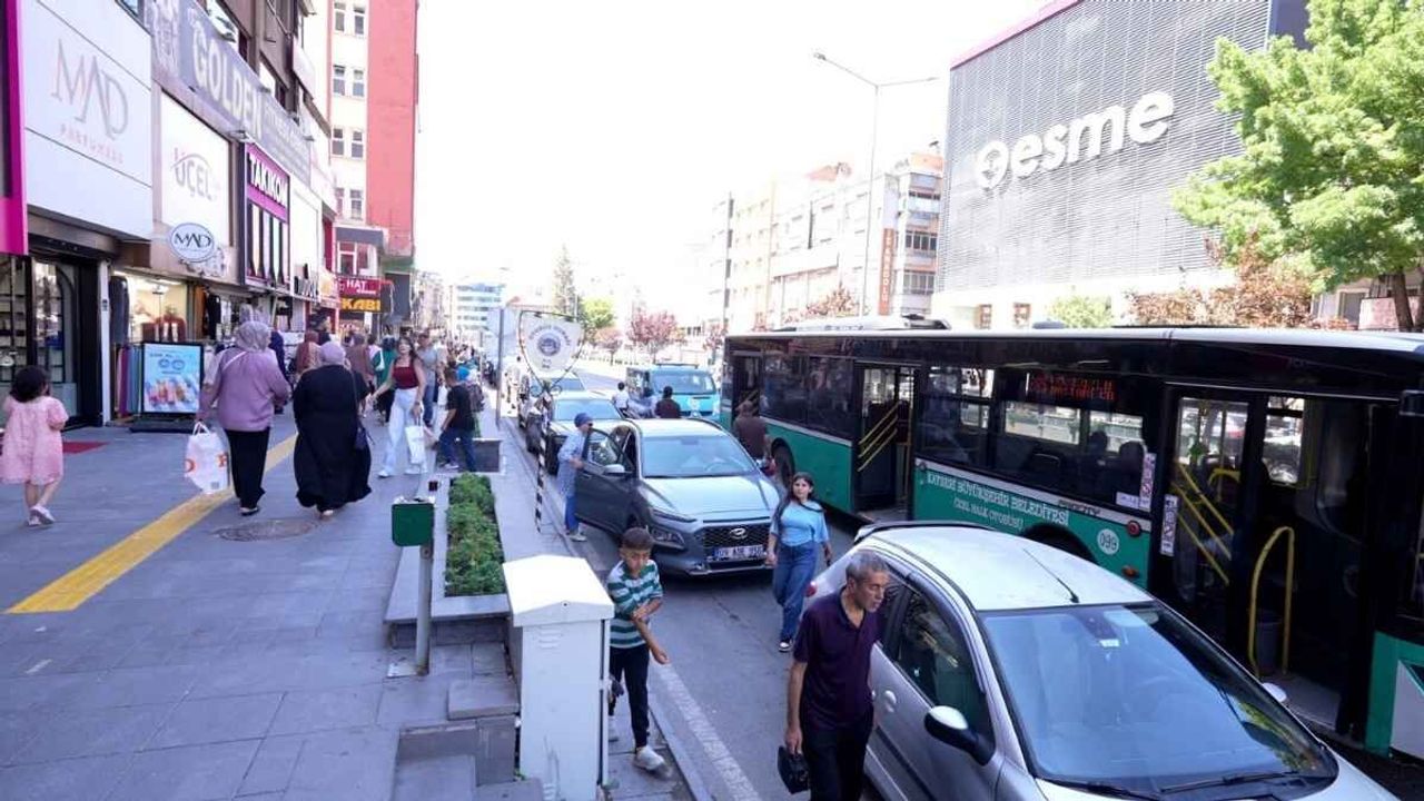 Kayseri’de zabıta ekiplerinden otobüs duraklarına denetim!