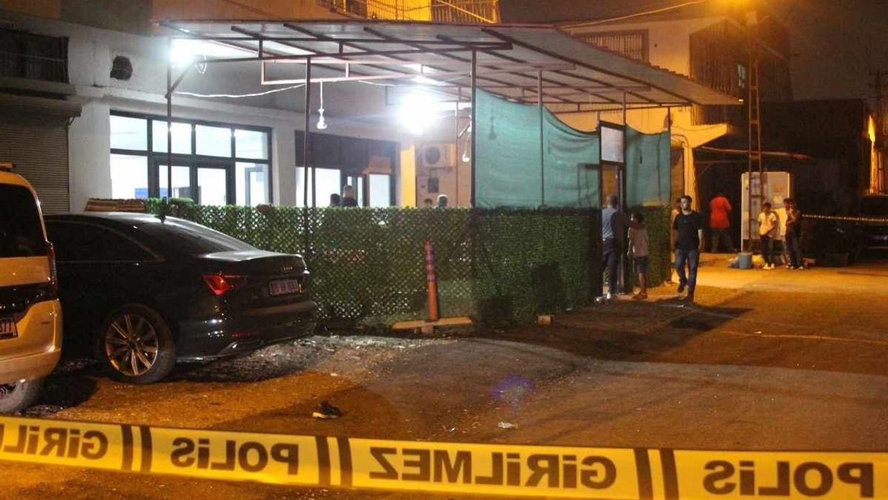Adana’da kapüşonlu şüpheli kahvehaneye kurşun yağdırdı! 3 yaralı