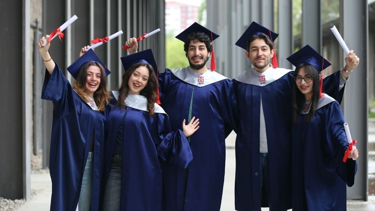 AGÜ öğrenci memnuniyetinde Türkiye’de ilk 3’te yer aldı