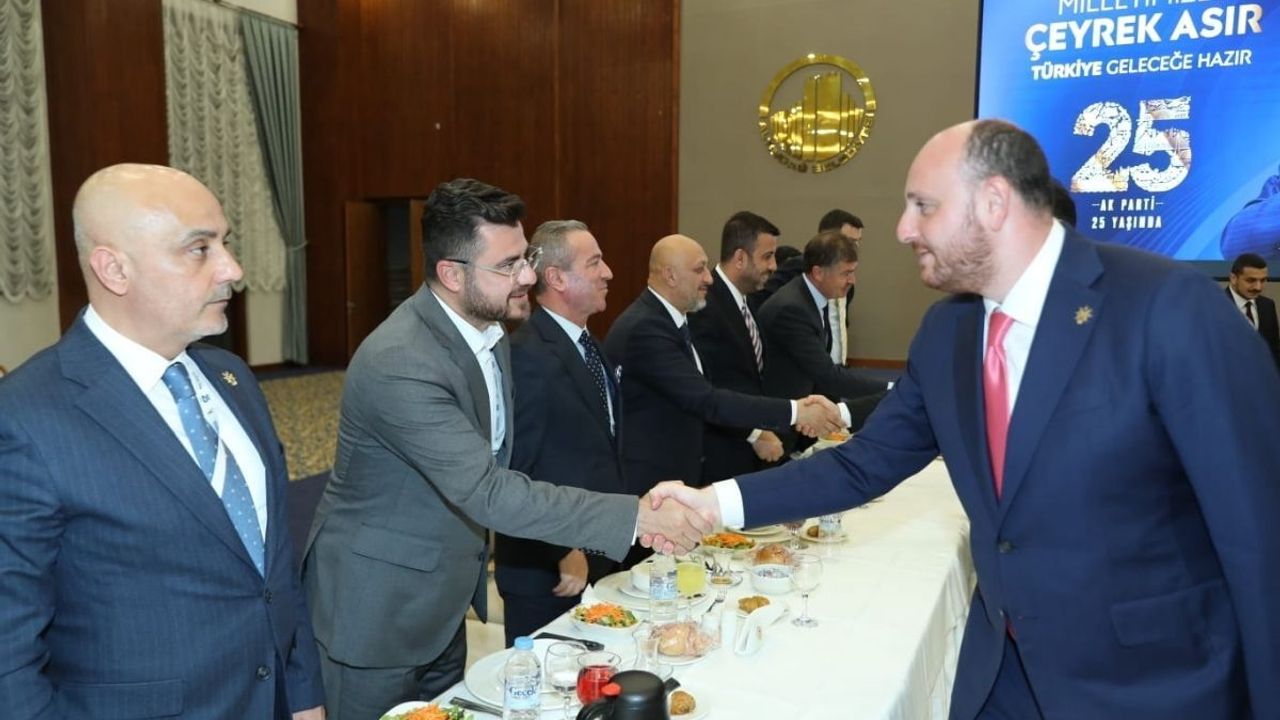 AK Parti Kayseri İl Başkanı Okandan, Malazgirt Zaferi öncesi toplantıya katıldı