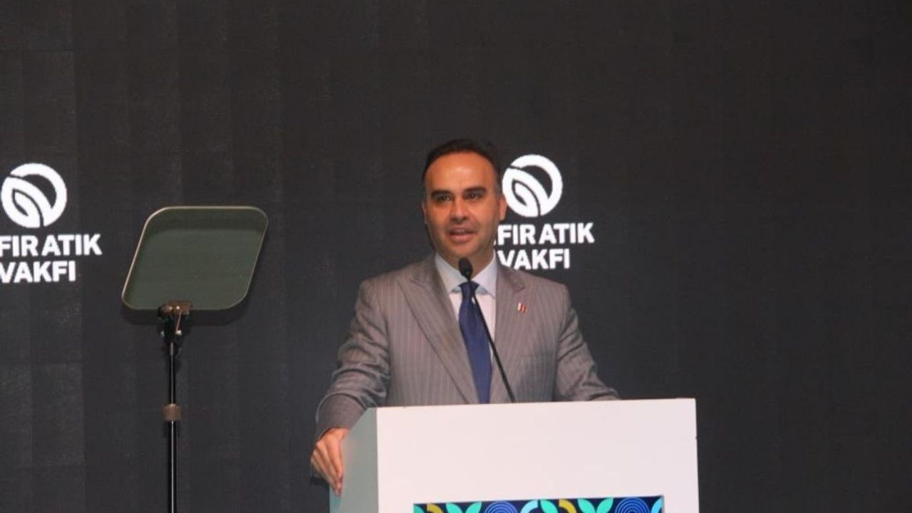Bakan Kacır: 1 buçuk derece ısınan yerküre, bugün alarm veriyor!