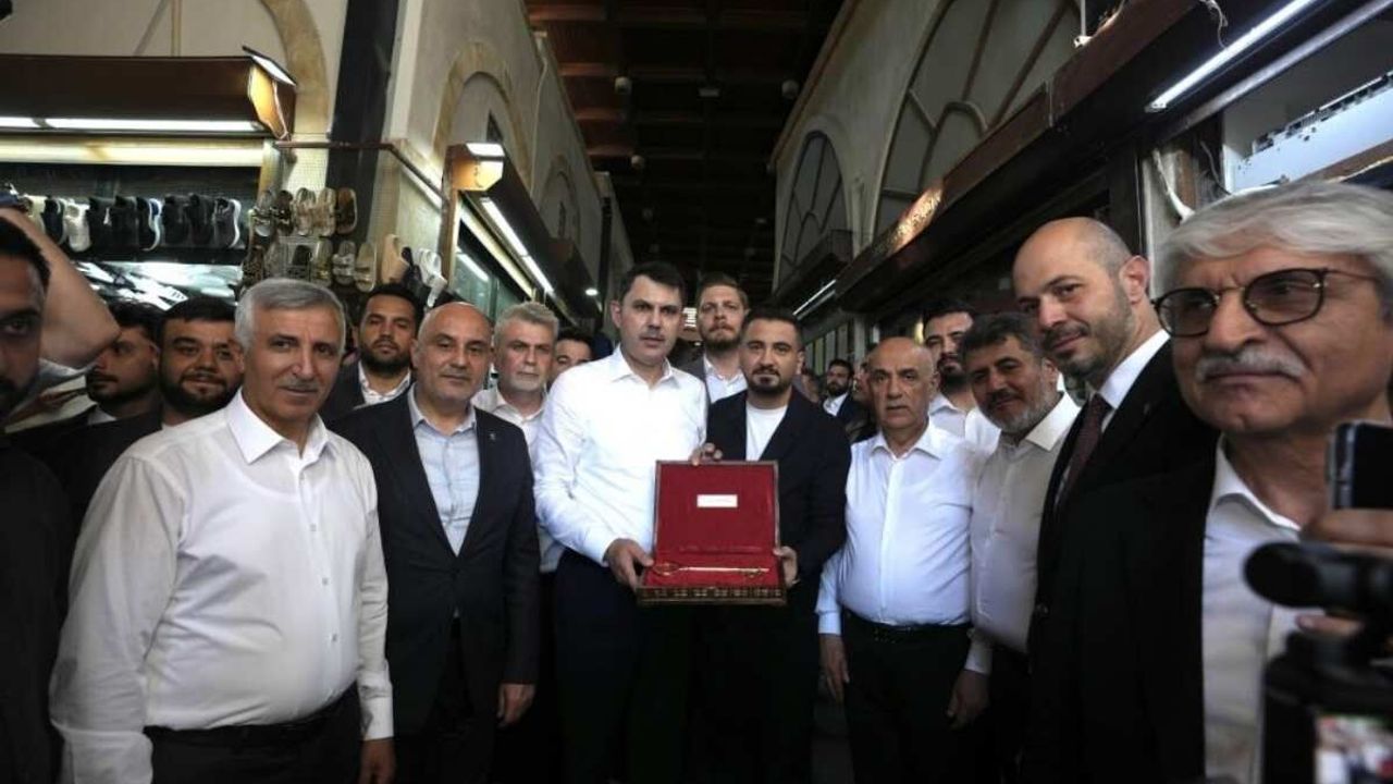 Tarihi Kapalıçarşı’nın anahtarı Bakan Kurum’a verildi!