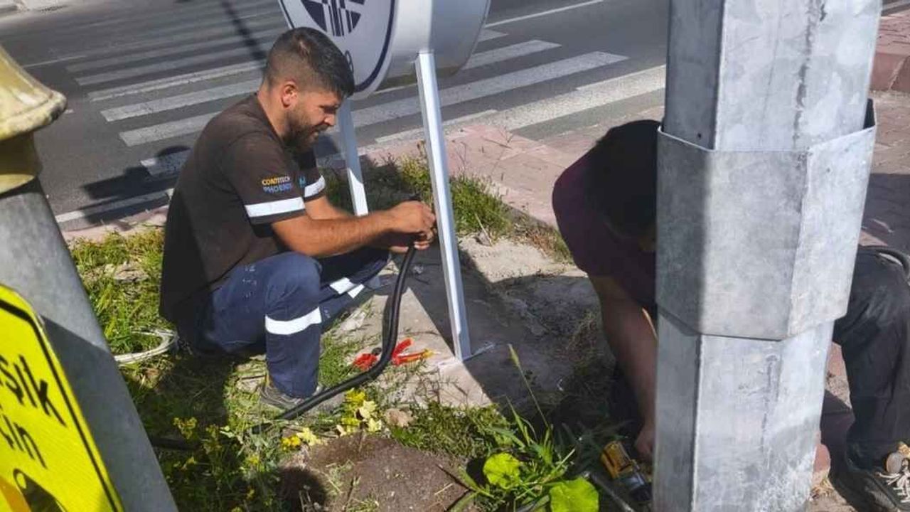 Kayseri’de vandalların tahrip ettiği yerler belediye tarafından onarıldı: 1 milyon TL maliyet oluştu!
