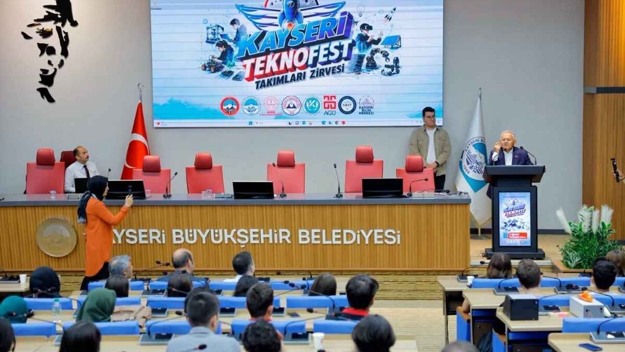 Başkan Büyükkılıç TEKNOFEST gençleriyle buluştu: Daha ileriye koşmak zorundayız!
