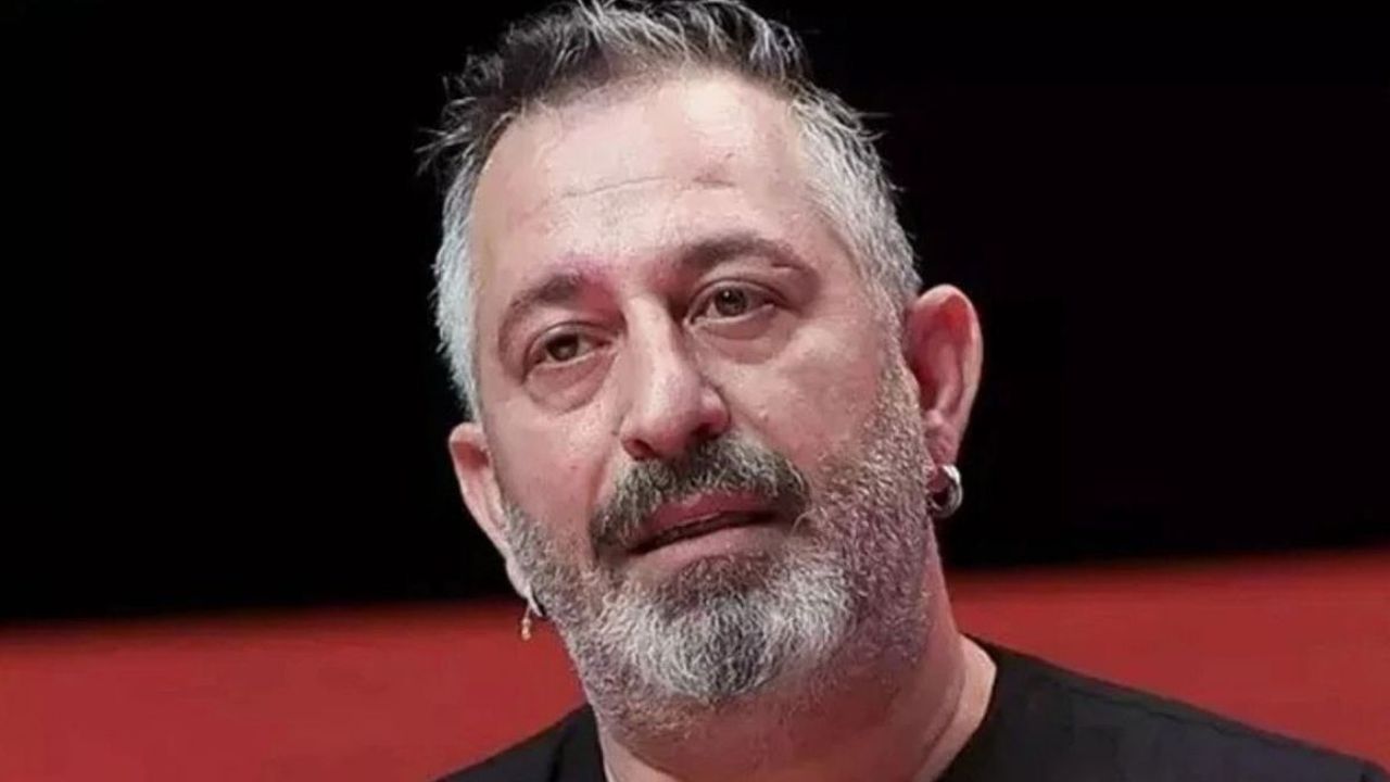 Cem Yılmaz'ın kulağındaki frank çizgisi gündem oldu! Varsa kalp krizi belirtisi olabilir!
