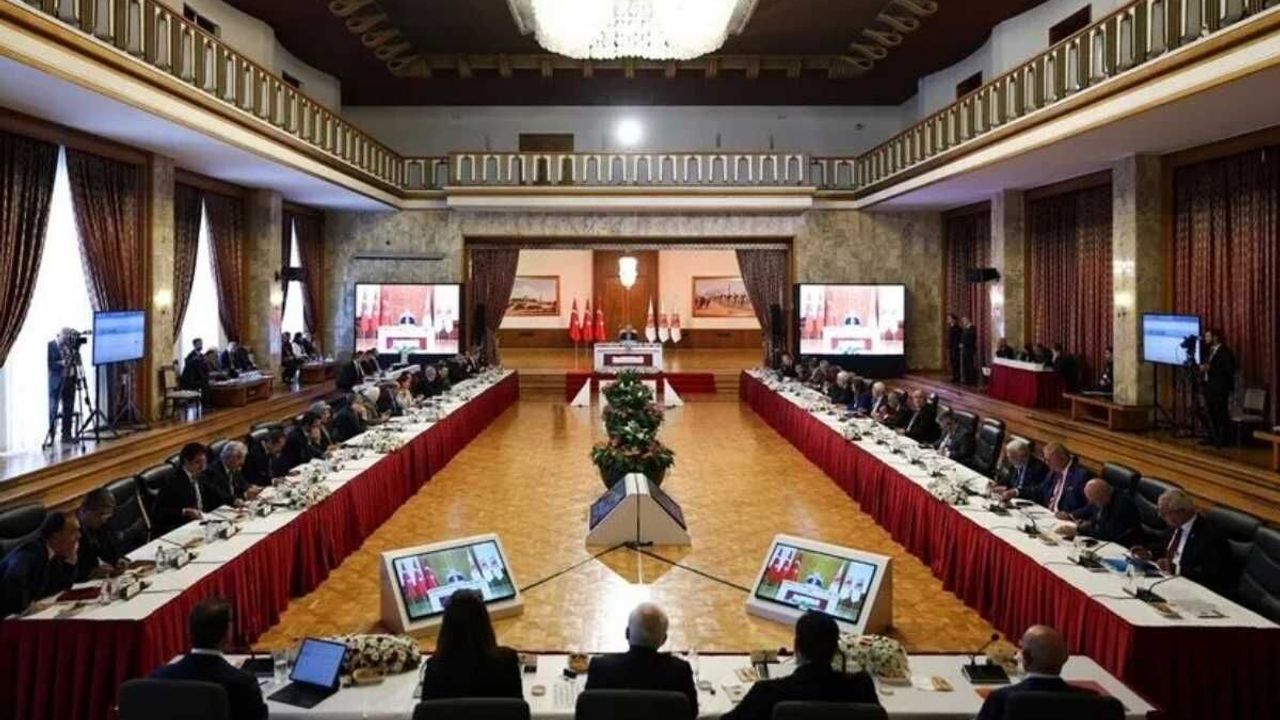 Çerçeve yasa Adalet Komisyonu'nda kabul edildi