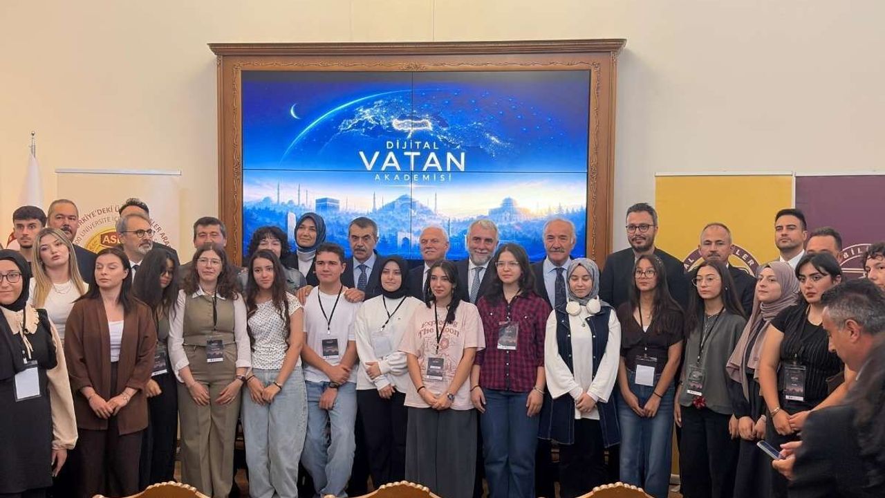 Kayseri’deki öğrencileri yakından ilgilendiriyor: Bakan Tekin’den dijital vatan mesajı